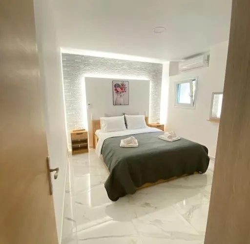 ανωι-anoi Rhodes עיר רודוס